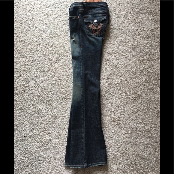 *Flared* NWT Distressed Embroidered Back Flap Pocket Jean w/ Boot Cut Flare - Picture 4 of 7